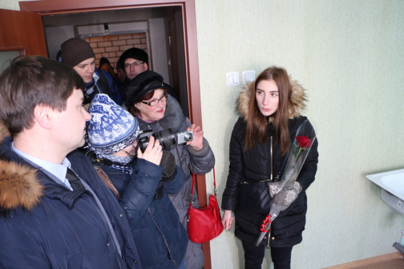 Детям-сиротам вручили квартиры в Солнечном