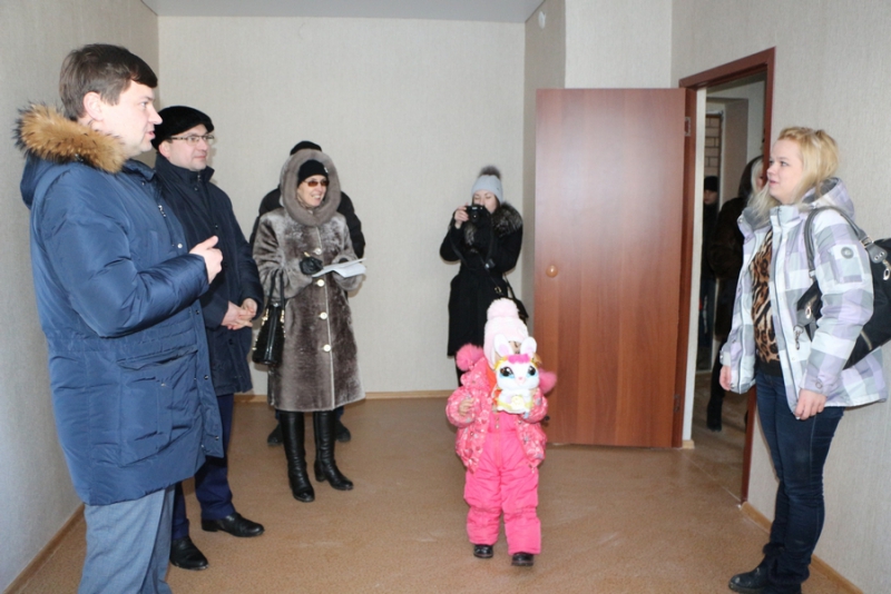 Детям-сиротам вручили квартиры в Солнечном