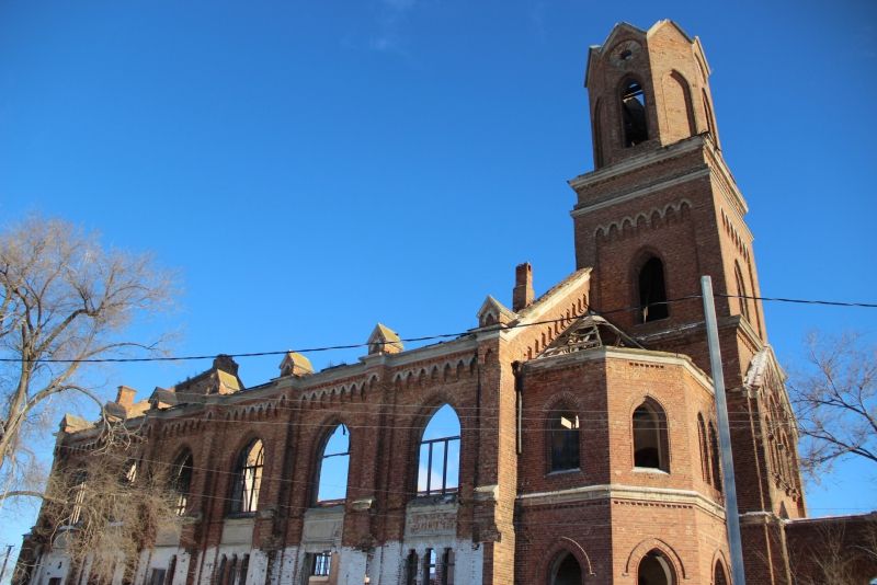 Жители Энгельсского села отстояли колокол на заброшенной лютеранской церкви