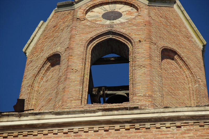 Жители Энгельсского села отстояли колокол на заброшенной лютеранской церкви