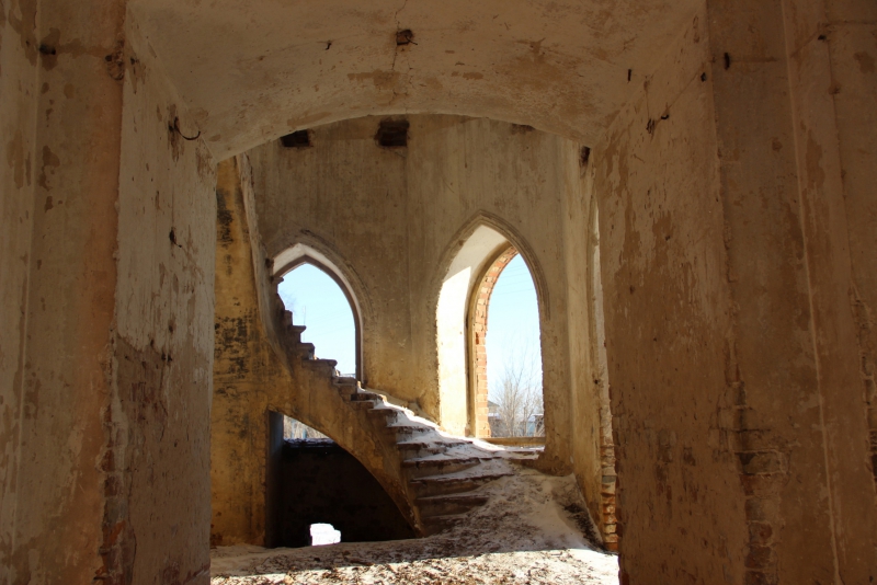 Жители Энгельсского села отстояли колокол на заброшенной лютеранской церкви