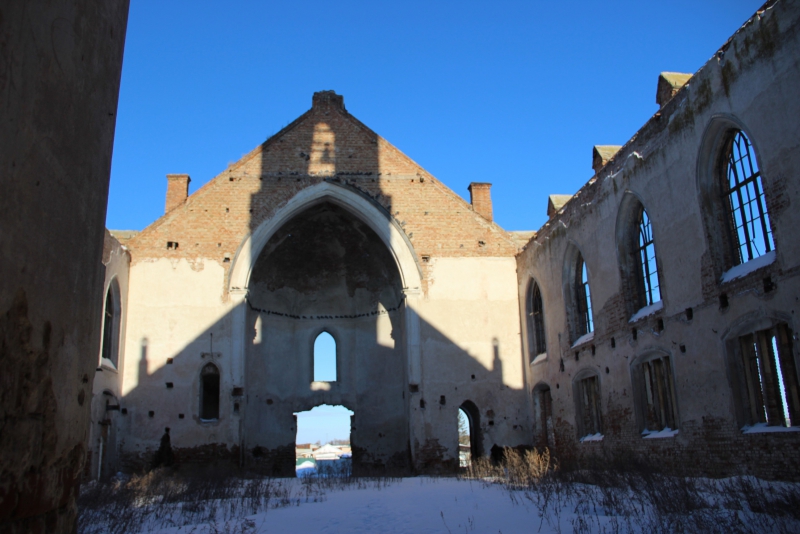 Жители Энгельсского села отстояли колокол на заброшенной лютеранской церкви