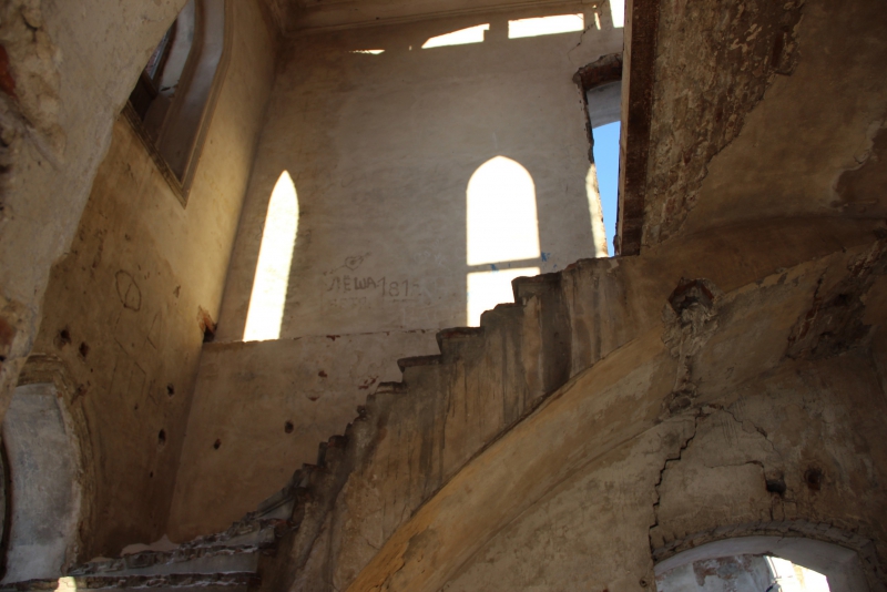 Жители Энгельсского села отстояли колокол на заброшенной лютеранской церкви