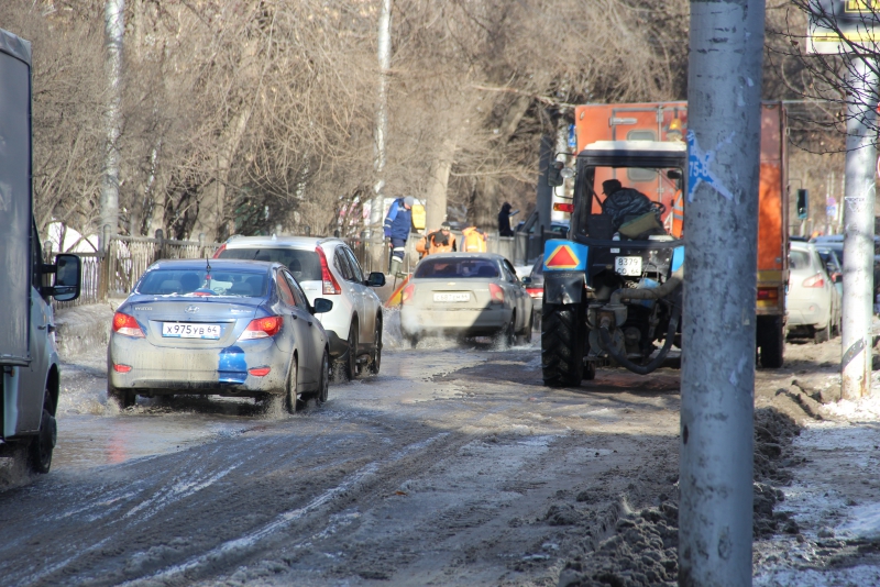 Центр Саратова затапливает из-за коммунальной аварии