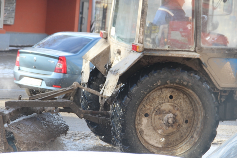 Центр Саратова затапливает из-за коммунальной аварии