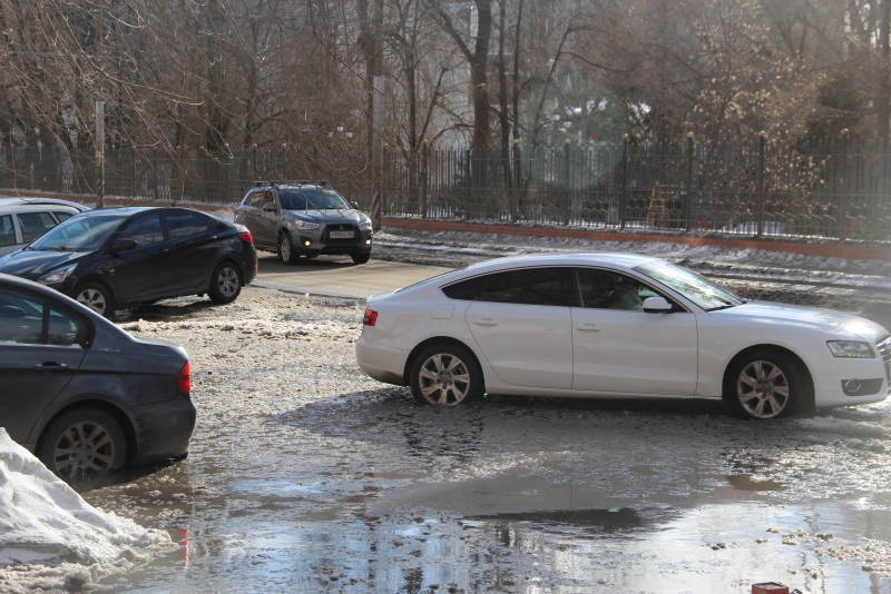 Центр Саратова затапливает из-за коммунальной аварии