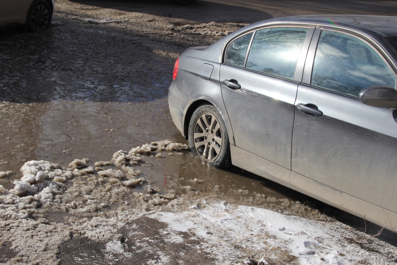 Центр Саратова затапливает из-за коммунальной аварии