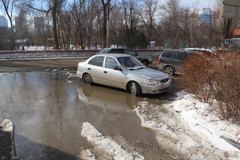 Центр Саратова затапливает из-за коммунальной аварии