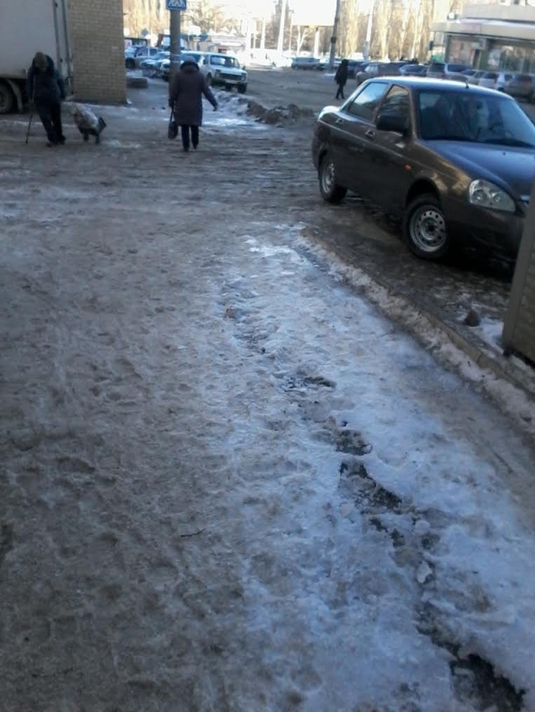 Каток из канализационных стоков на Огородной засыпали песком