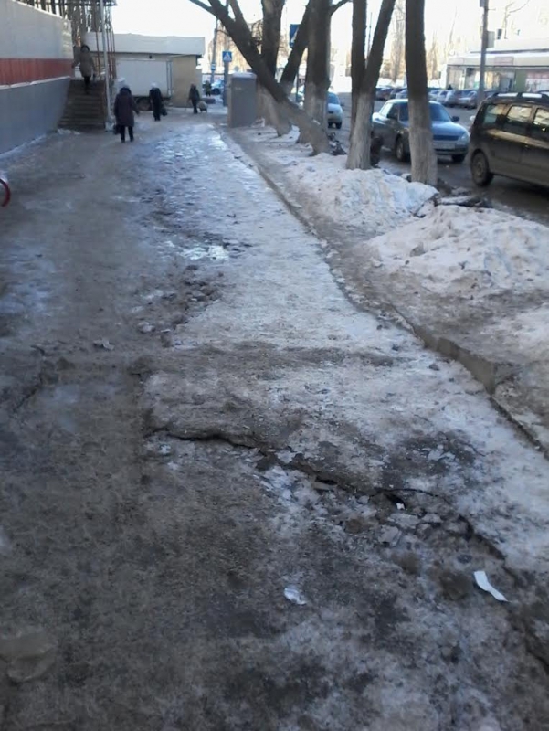 Каток из канализационных стоков на Огородной засыпали песком