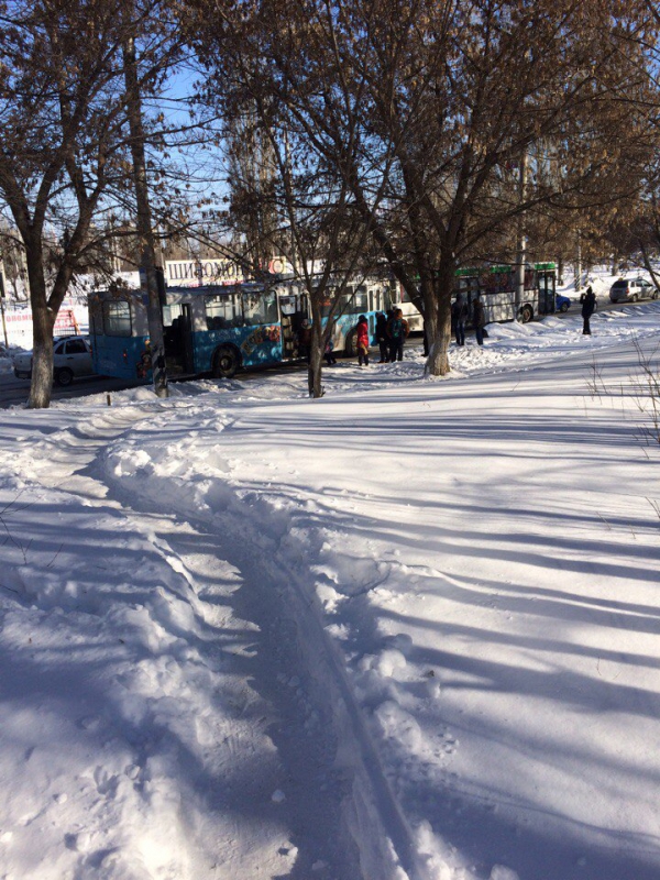 Троллейбусы маршрута №11 перестали ходить из-за ДТП с автобусом