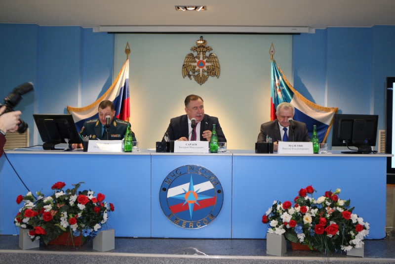 Сараев потребовал навести порядок в Затоне: Мы не можем рисковать жизнями