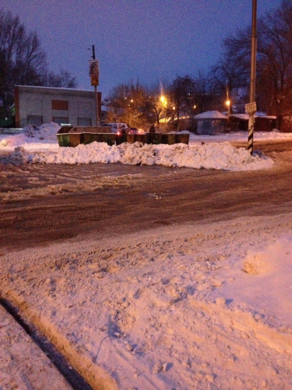 Саратовцы сообщают о «воде по колено» на трех улицах