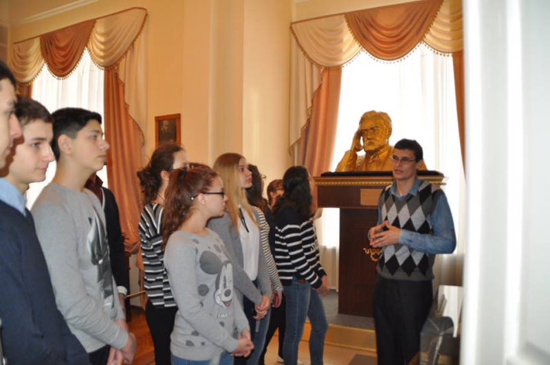 «Здоровье школьников»: В медуниверситете провели экскурсию для девятиклассников