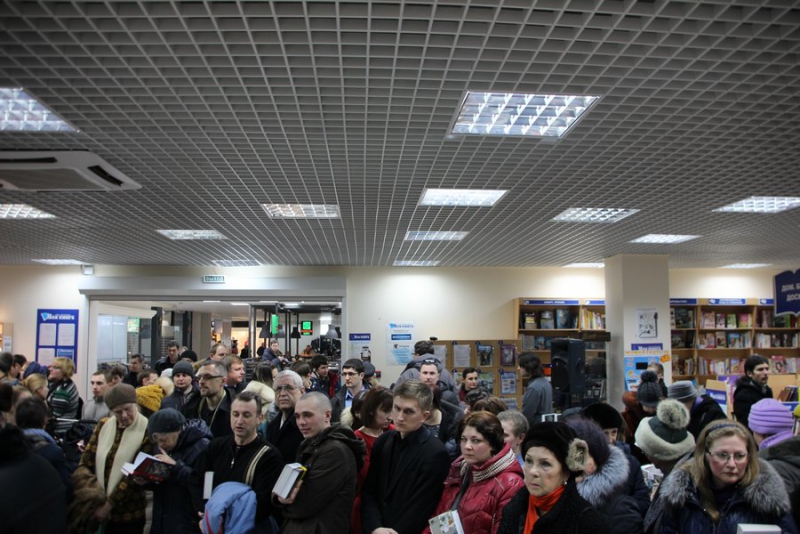 Захар Прилепин представил в Саратове книгу о воевавших писателях