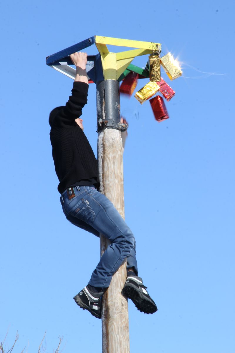 В Татищеве празднуют Масленицу