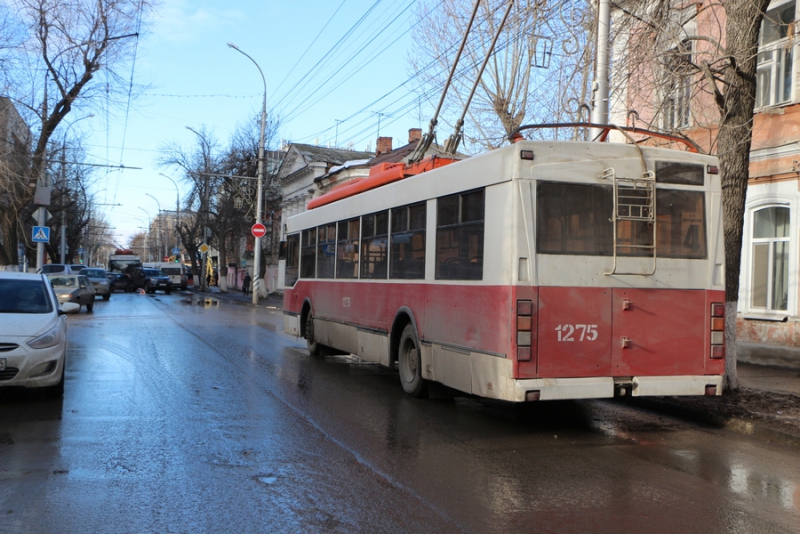 Движение на Чернышевского парализовано из-за аварии с «Лэнд Крузером»