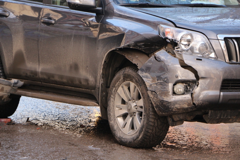 Движение на Чернышевского парализовано из-за аварии с «Лэнд Крузером»