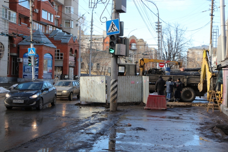 Движение на Чернышевского парализовано из-за аварии с «Лэнд Крузером»