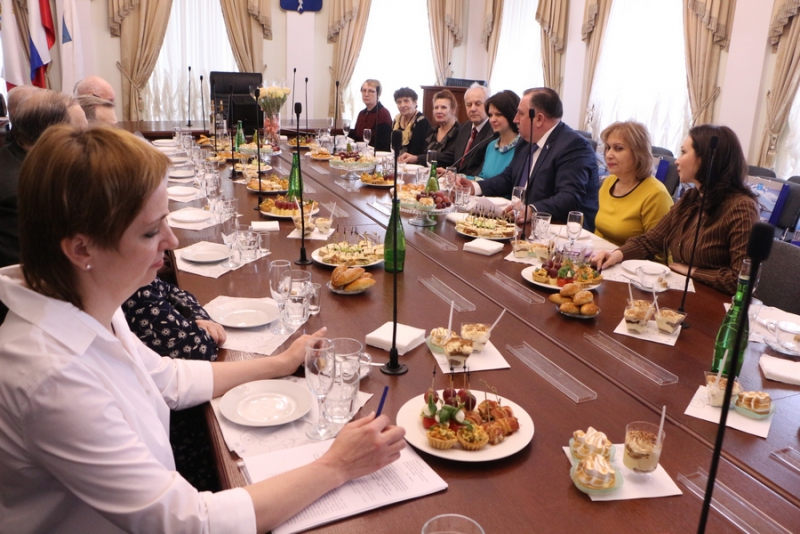 Сараев поблагодарил ветеранов муниципальной службы за верность Саратову