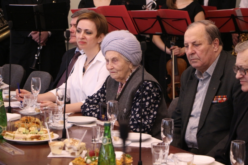 Сараев поблагодарил ветеранов муниципальной службы за верность Саратову