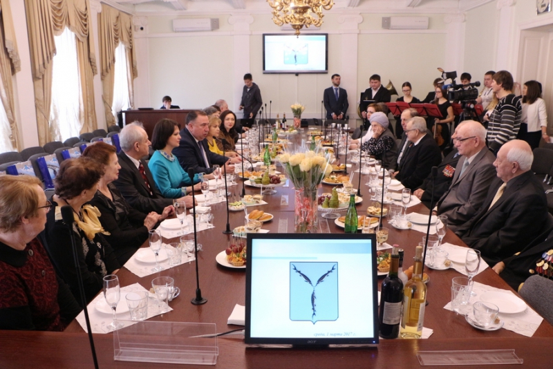 Сараев поблагодарил ветеранов муниципальной службы за верность Саратову