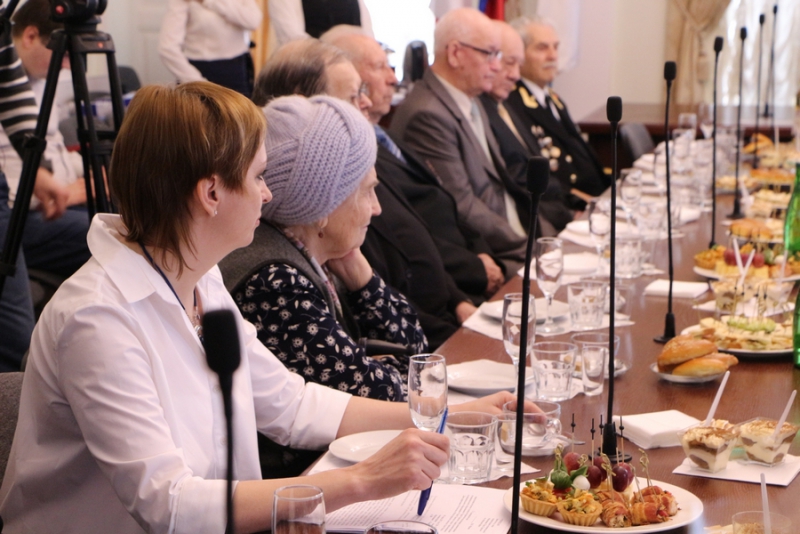 Сараев поблагодарил ветеранов муниципальной службы за верность Саратову