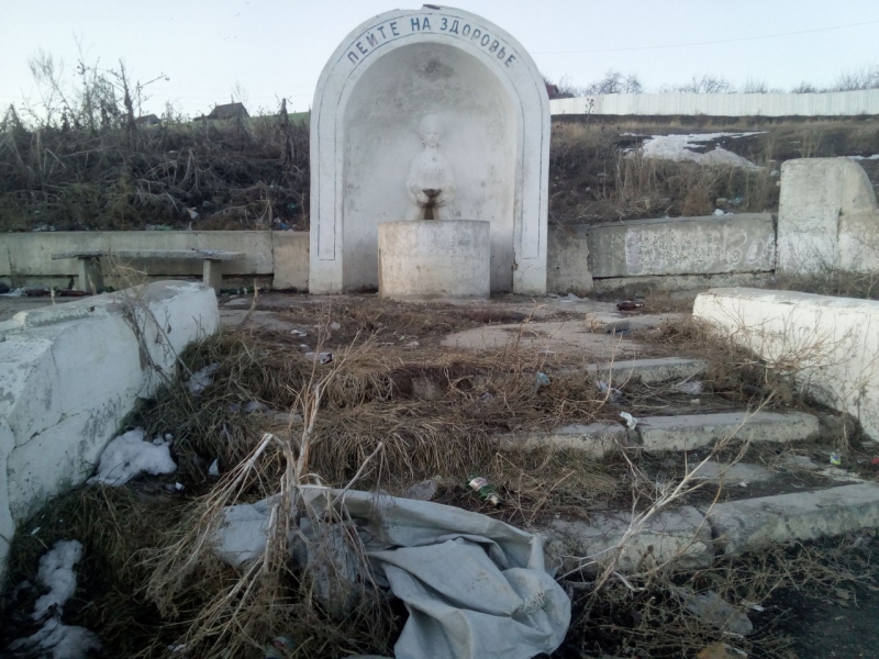 Мочиновский родник на выезде из Саратова забросали мусором