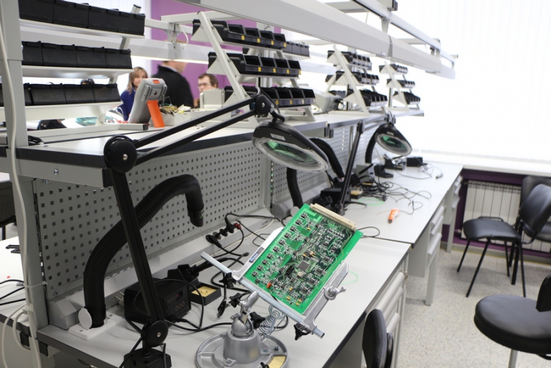 Валерию Сараеву показали уникальный сенсорный экран