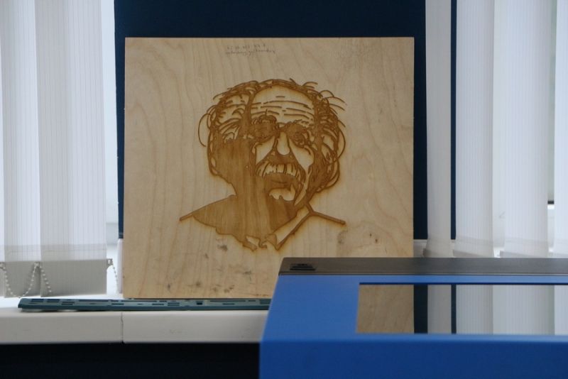 Валерию Сараеву показали уникальный сенсорный экран