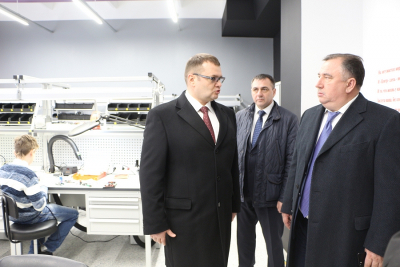 Валерию Сараеву показали уникальный сенсорный экран