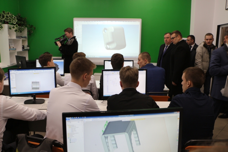 Валерию Сараеву показали уникальный сенсорный экран