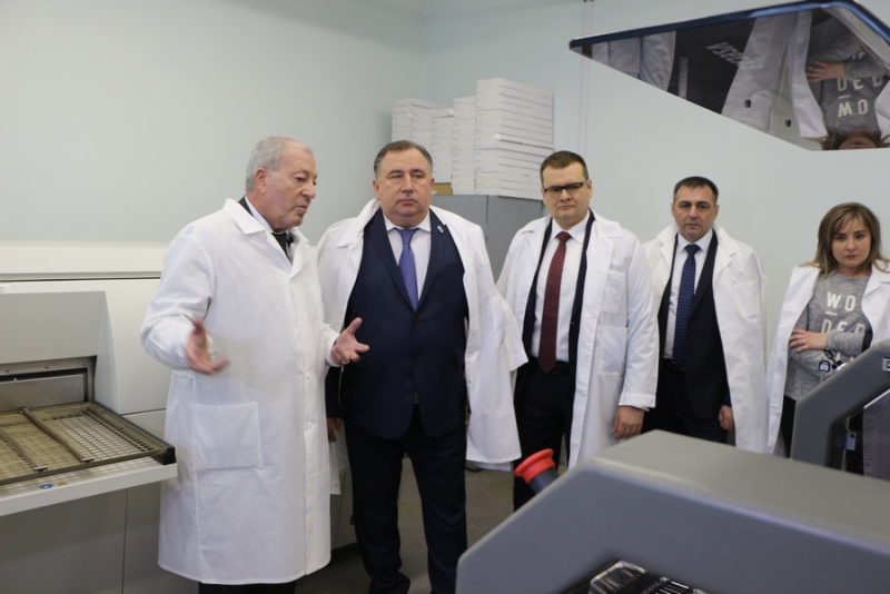 Валерию Сараеву показали уникальный сенсорный экран