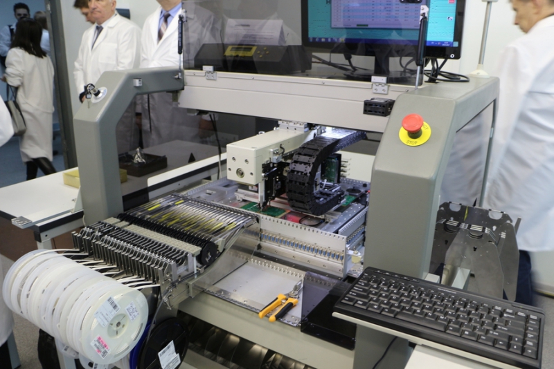 Валерию Сараеву показали уникальный сенсорный экран