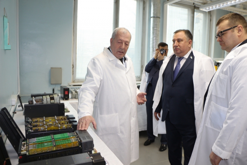 Валерию Сараеву показали уникальный сенсорный экран