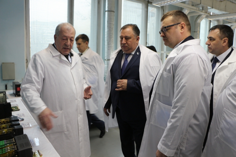 Валерию Сараеву показали уникальный сенсорный экран