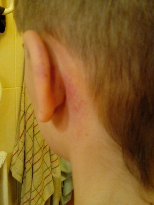 Мальчика оттаскали за ухо в ТЦ. Полиция ищет охранника