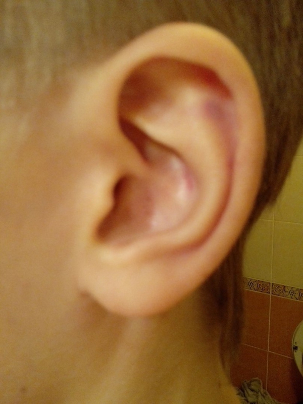 Мальчика оттаскали за ухо в ТЦ. Полиция ищет охранника