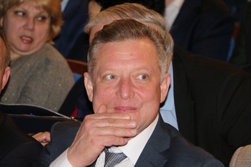 Доклад чиновника о средних зарплатах в школах и детсадах встретили недовольным гулом