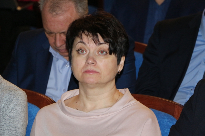 Доклад чиновника о средних зарплатах в школах и детсадах встретили недовольным гулом