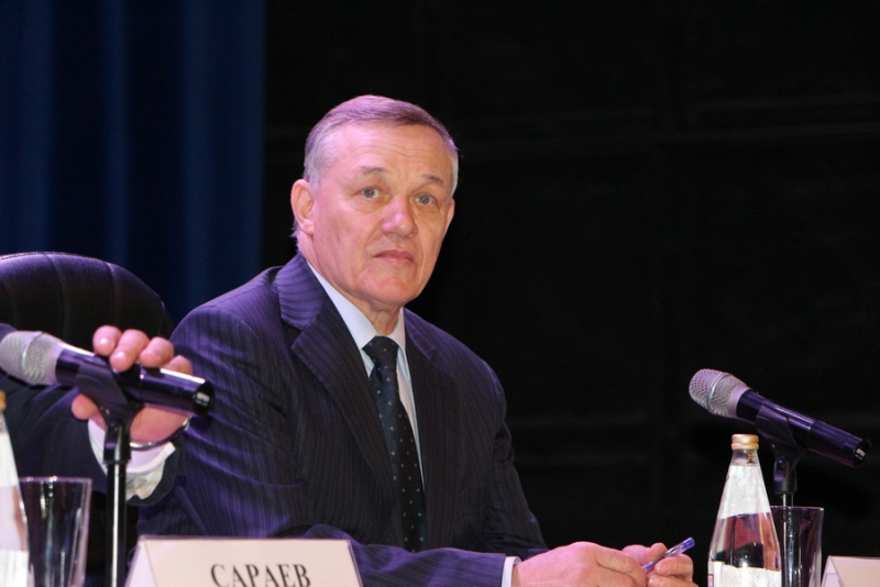 Доклад чиновника о средних зарплатах в школах и детсадах встретили недовольным гулом