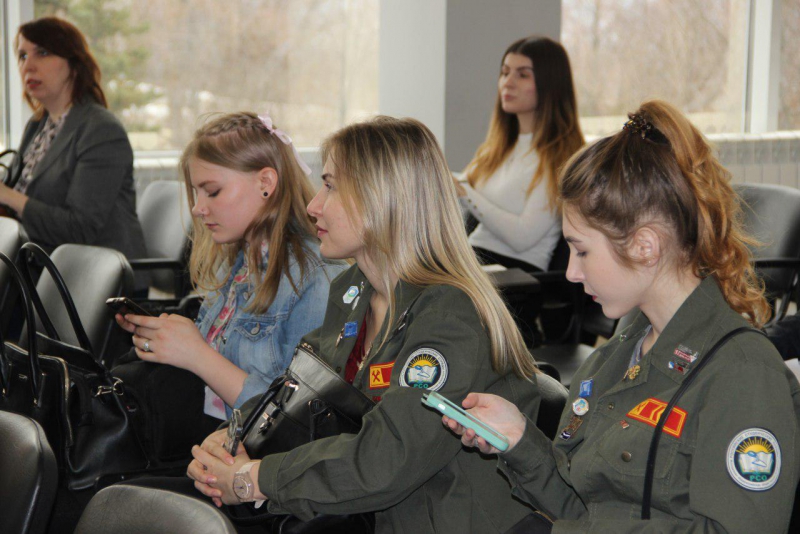 В Саратове открылся первый форум работающей молодежи