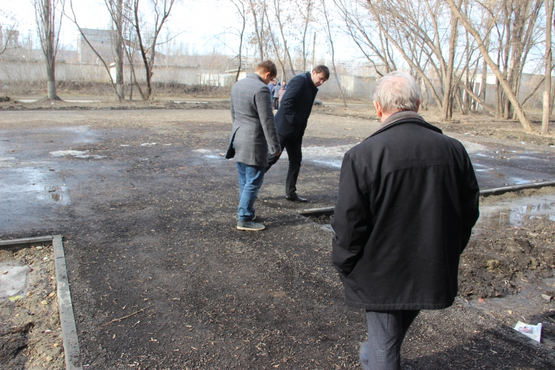 Общественники нашли в отремонтированных дворах Заводского района грязь и разруху