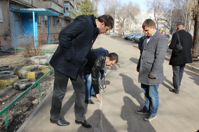 Общественники нашли в отремонтированных дворах Заводского района грязь и разруху