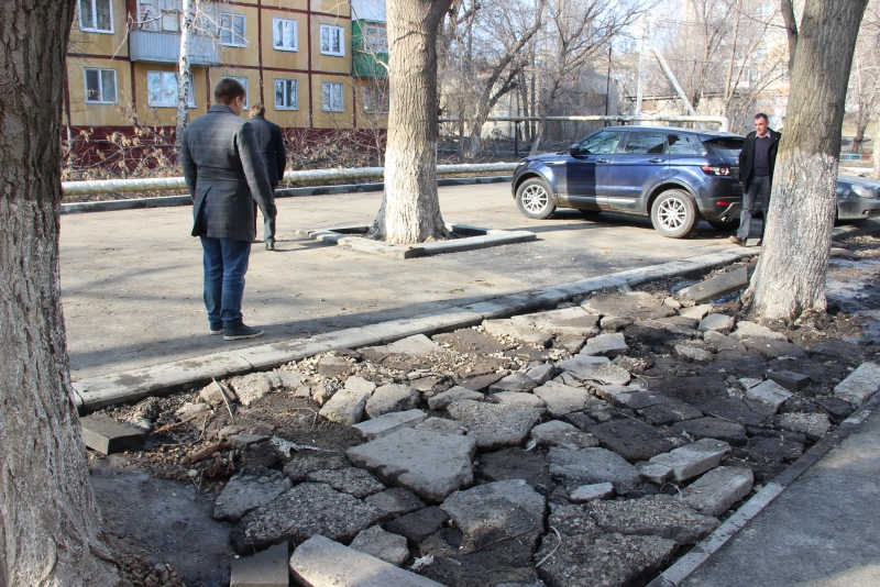 Общественники нашли в отремонтированных дворах Заводского района грязь и разруху