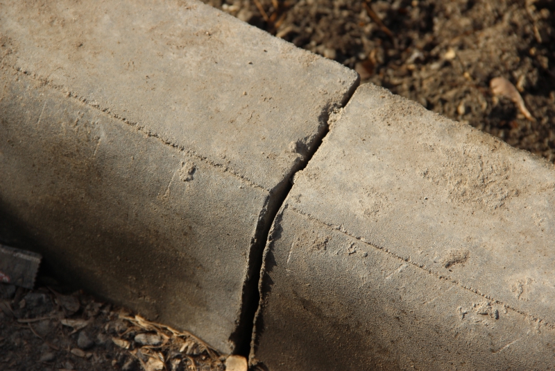 Общественники нашли в отремонтированных дворах Заводского района грязь и разруху