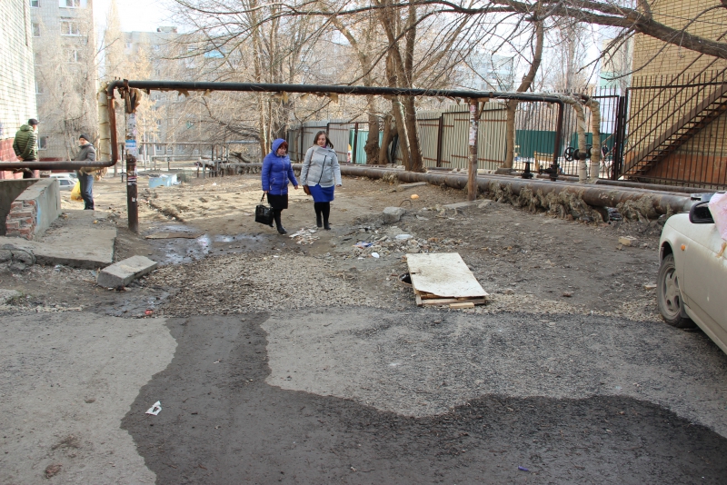 Общественники нашли в отремонтированных дворах Заводского района грязь и разруху