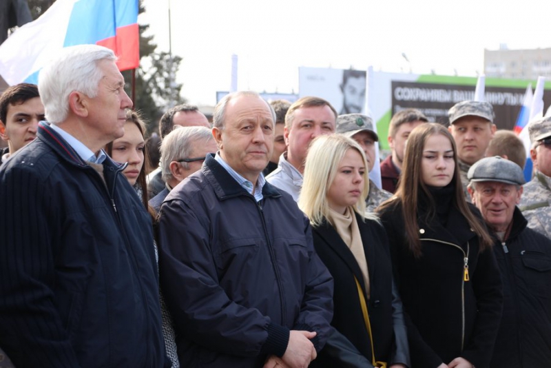 В Саратове митинг против терроризма собрал 10 тысяч человек