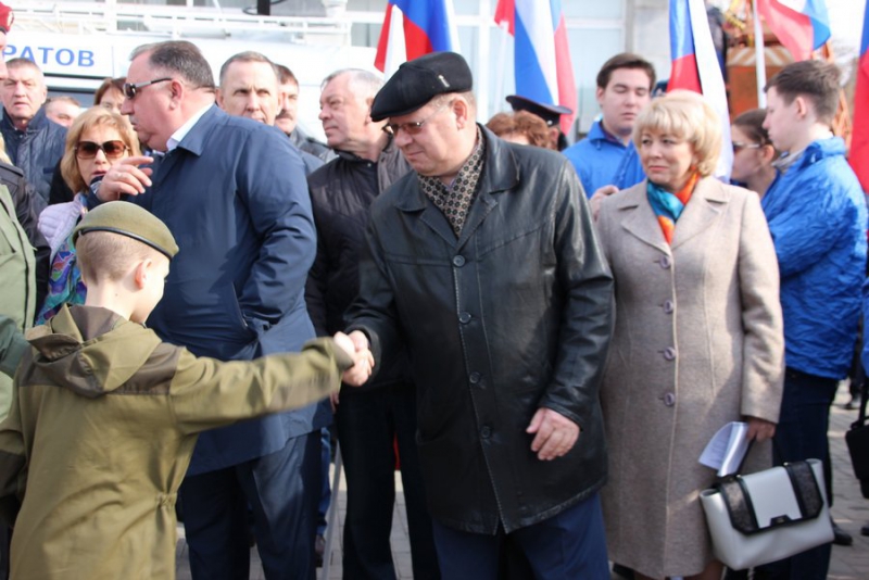 В Саратове митинг против терроризма собрал 10 тысяч человек