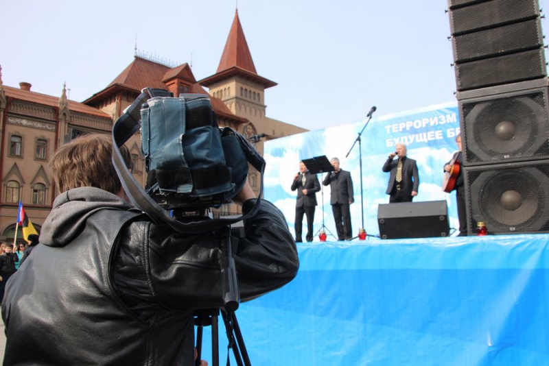 В Саратове митинг против терроризма собрал 10 тысяч человек